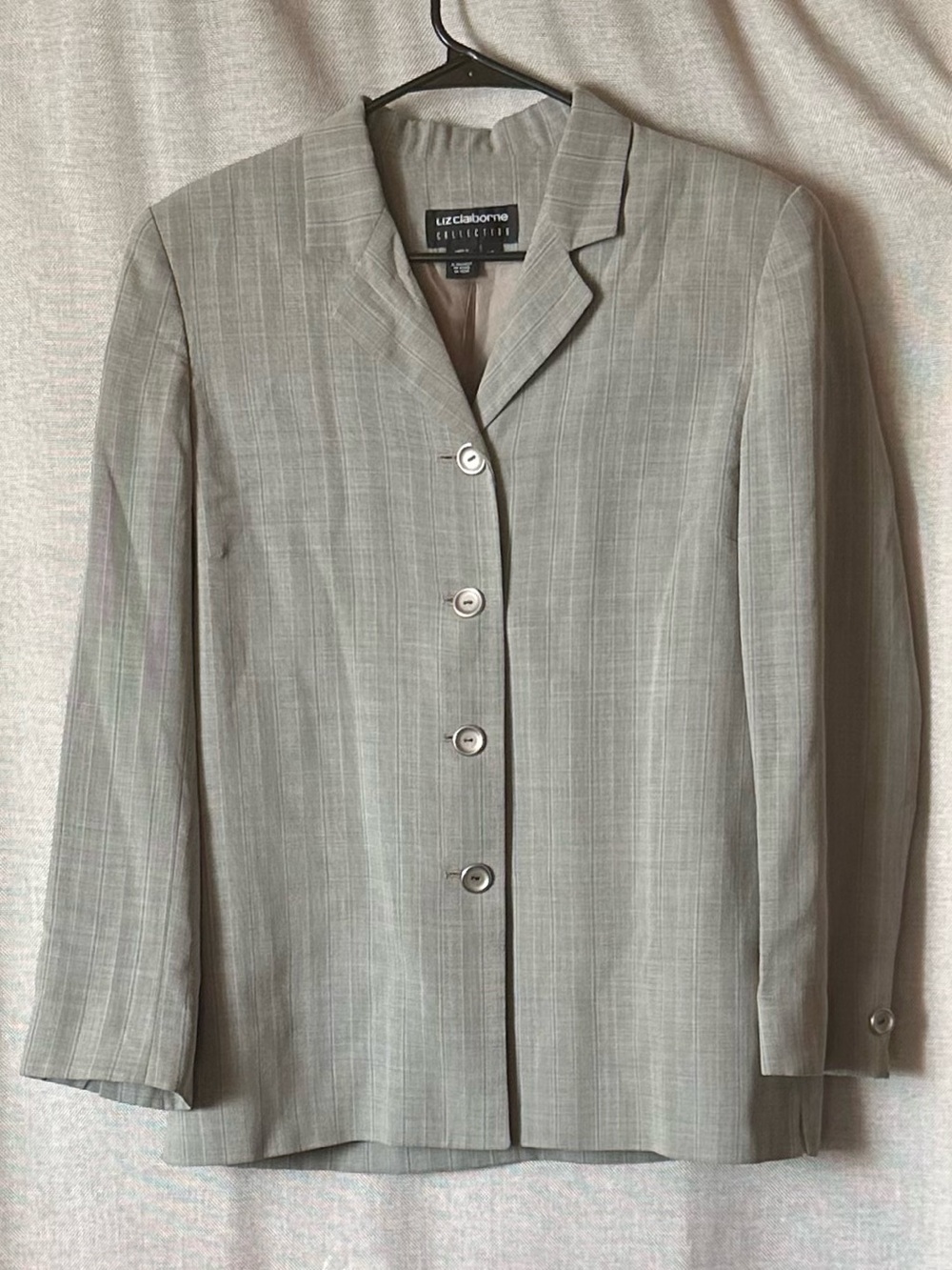 Liz Claiborne•pinstripe suit jacket/blazer•women’s 10•wool•acetate lining•gray